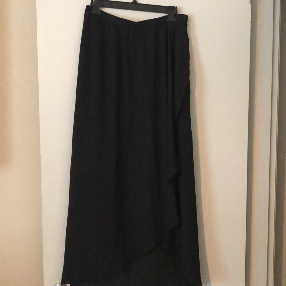 Limited skirt
